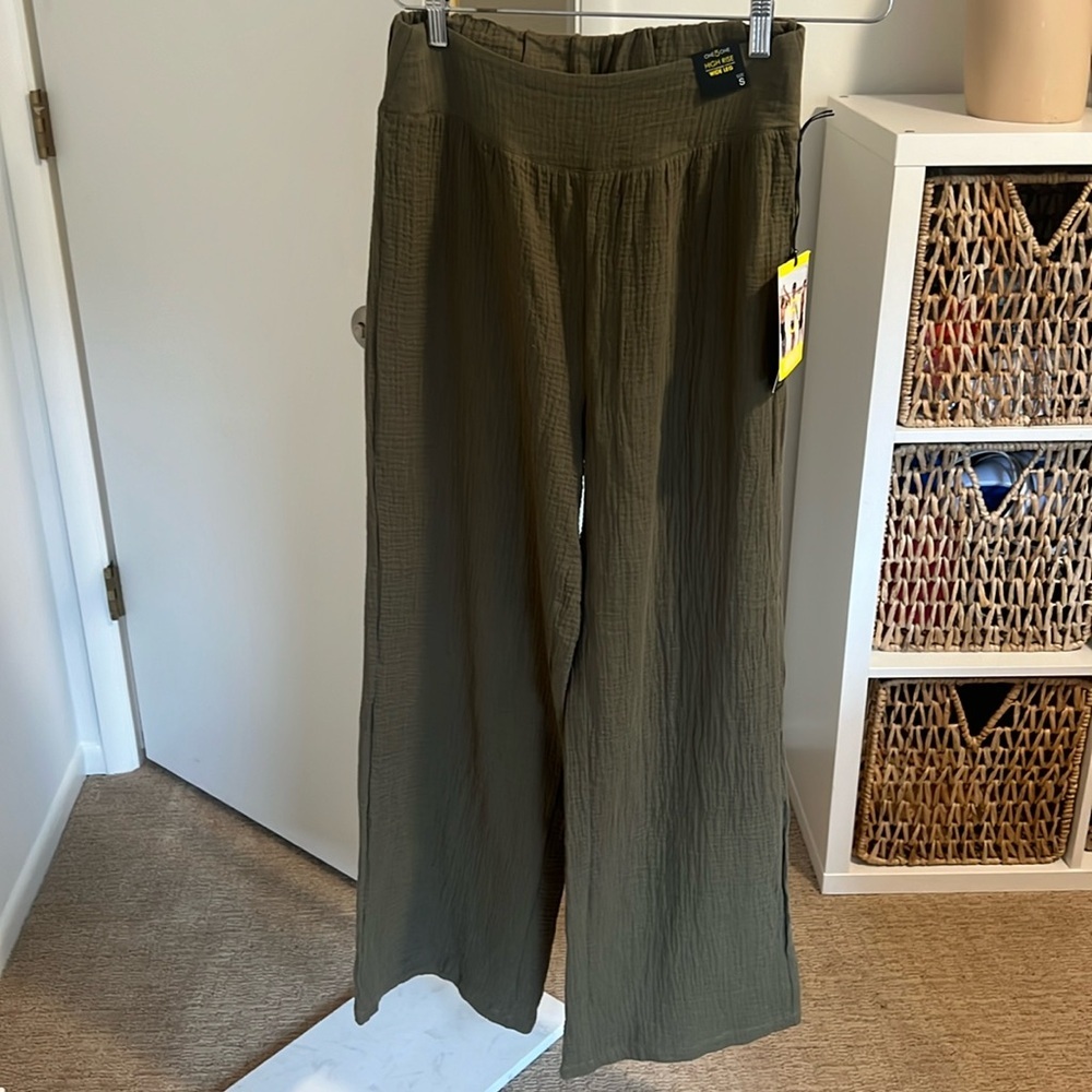 One5One Pants - NWT Wide leg High Rise Size Small Olive Green